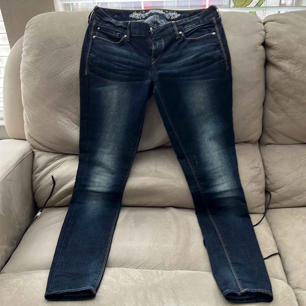 Express straight leg, low rise jeans. Jean leggings